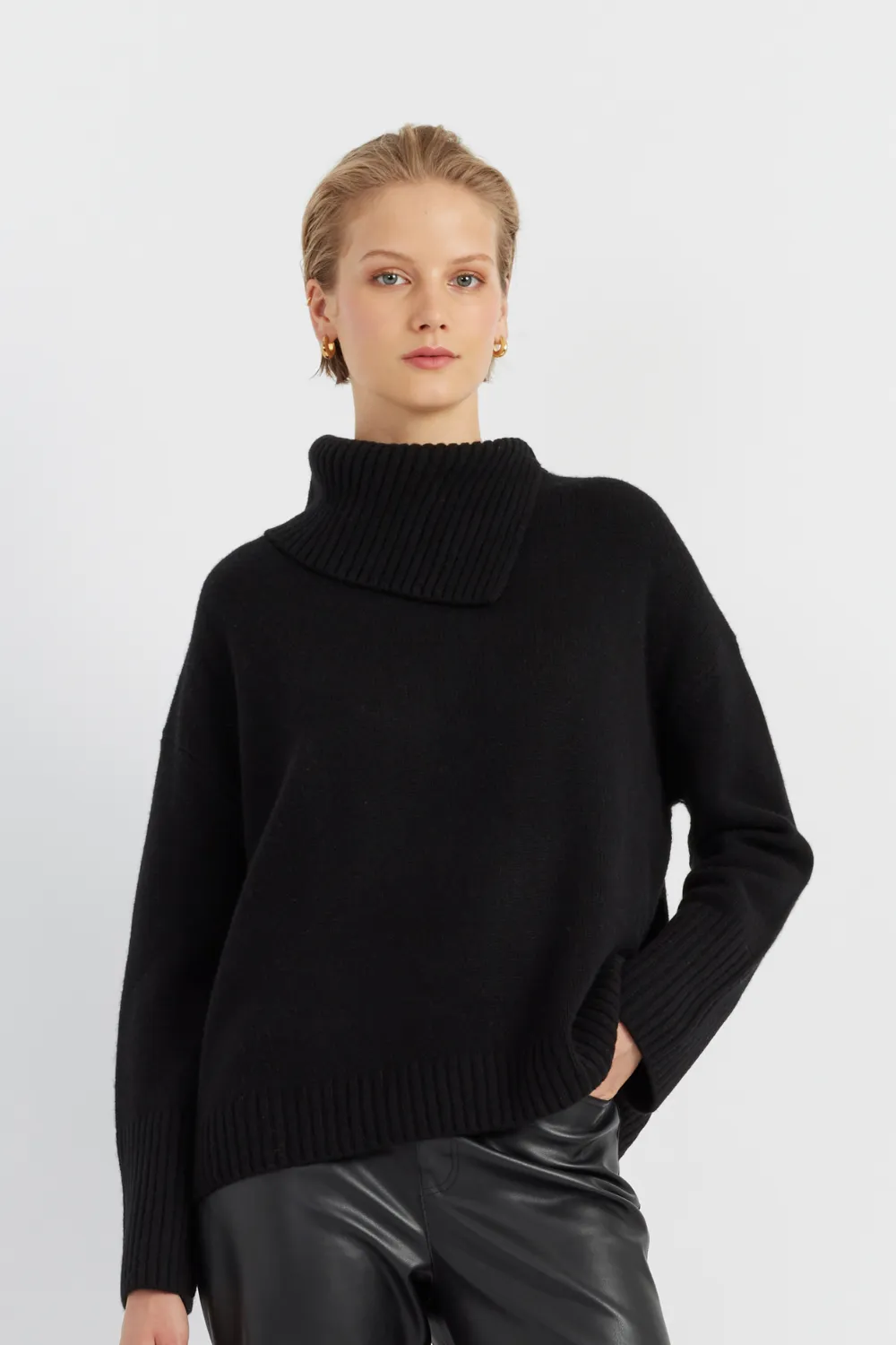 Black Pure Cashmere Asymmetric Sweater