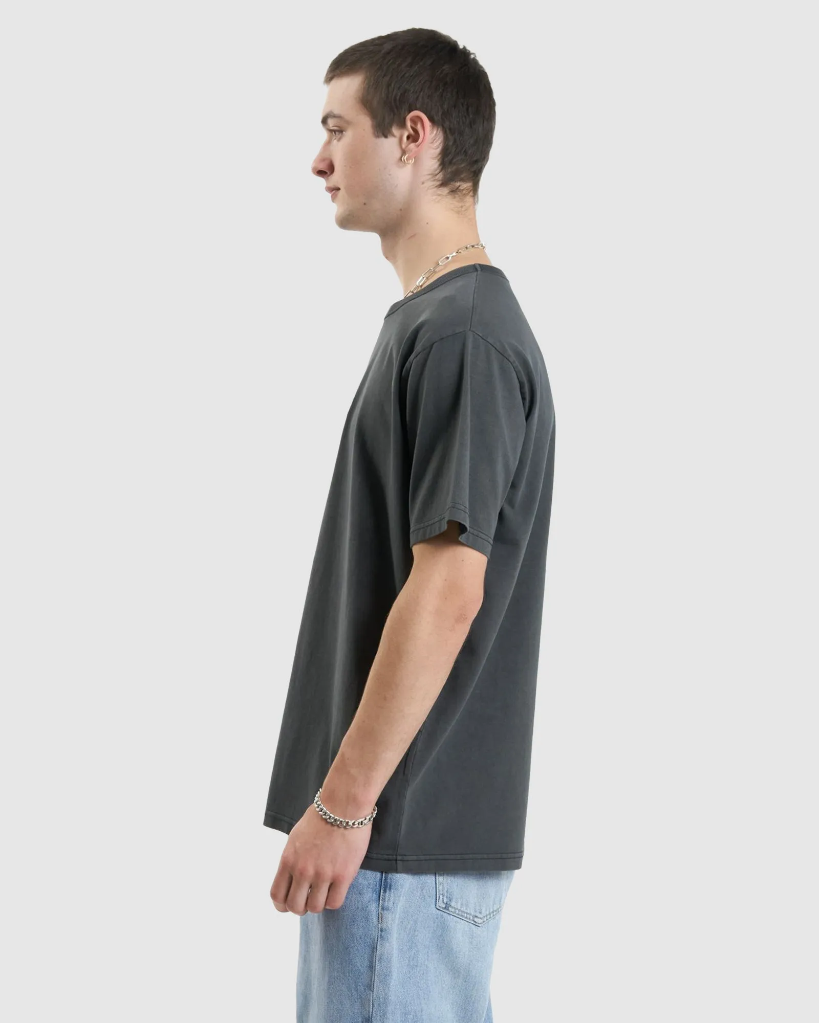 MENS THRILLS WORKWEAR EMBRO MERCH FIT T-SHIRT